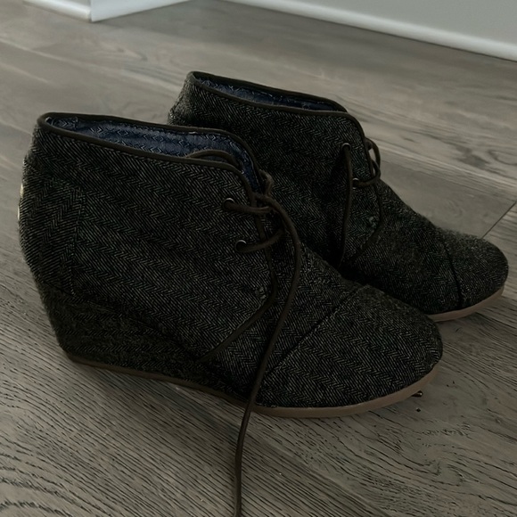 Women’s Toms bootie wedges - Picture 1 of 3